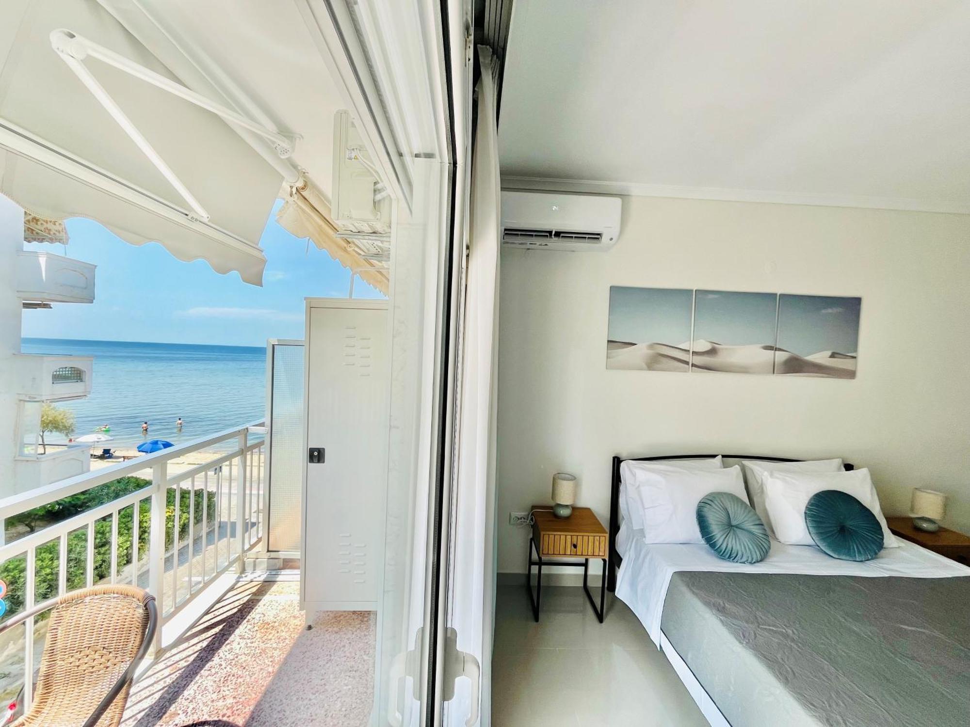 Irene Beach Front Luxury Suite Peraía Exteriér fotografie